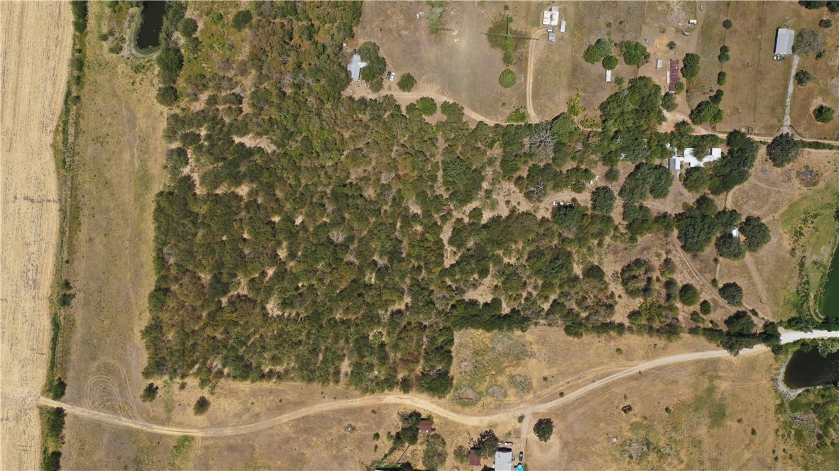 320 Rocket Road West Lorena, TX 76655 - Photo 5 of 13 a bathroom with a bathtub