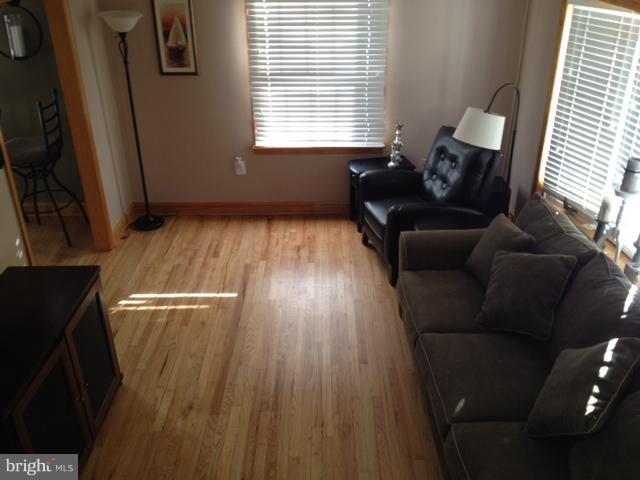 816 Windsor Road Arnold, MD 21012 - Photo 15 of 17 Living Room