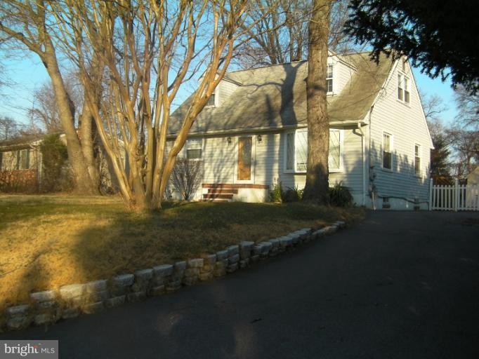 816 Windsor Road Arnold, MD 21012 - Photo 7 of 17 Off street parking
