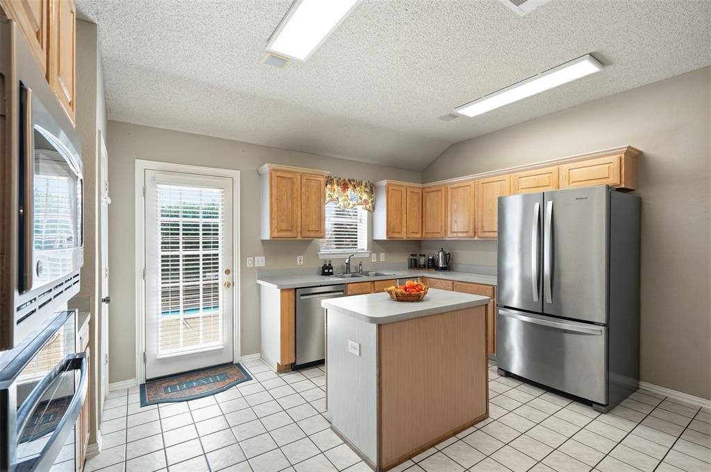 5004 Ridgefield Court Arlington, TX 76017 - Photo 12 of 38 Gallery Image 12