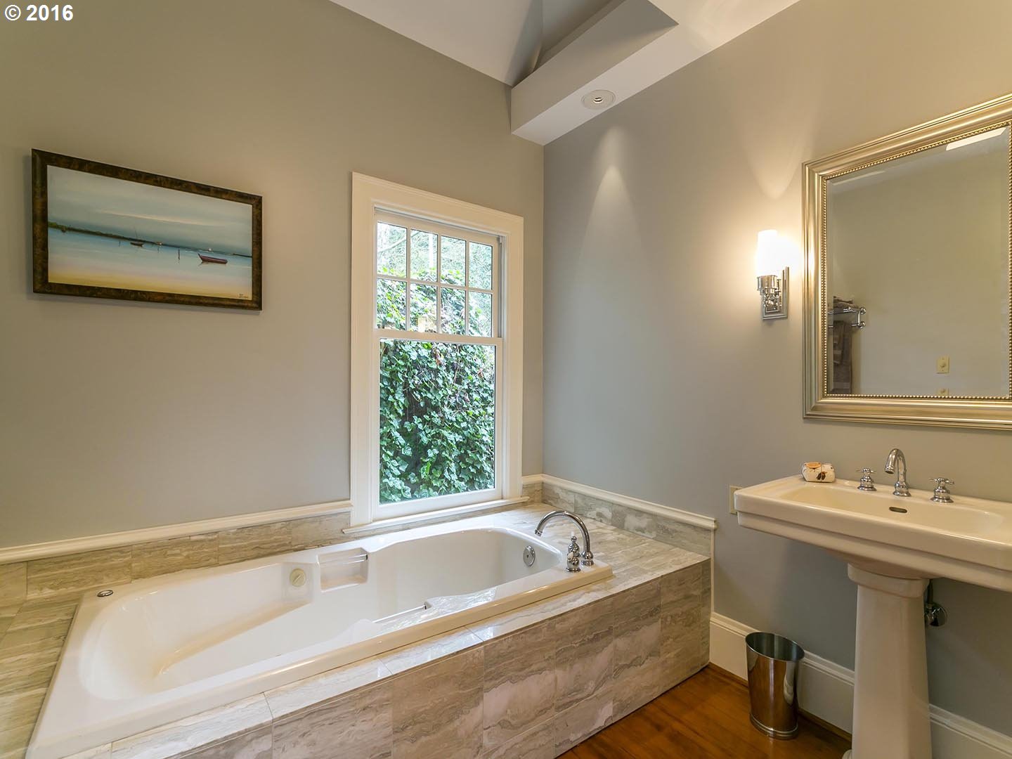 1502 Southwest Upper Hall Street Portland, OR 97201 - Photo 18 of 28 Bathroom