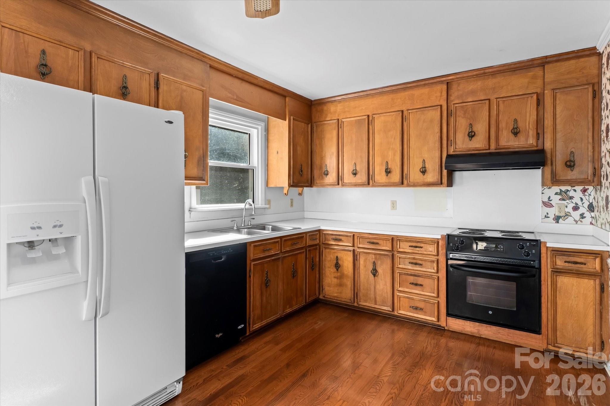 3000 Windrow Lane Matthews, NC 28105 - Photo 10 of 20 a kitchen with stainless steel appliances granite countertop a refrigerator sink and stove