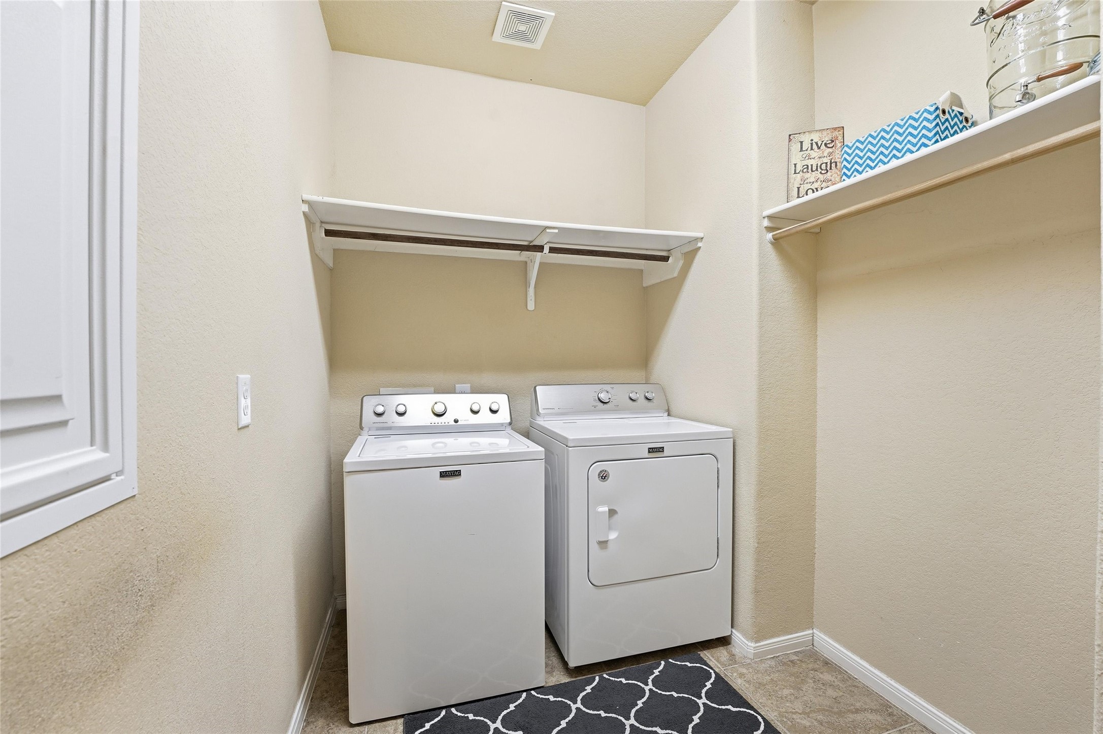 18115 Oliveria Way Houston, TX 77044 - Photo 14 of 32 a utility room with dryer and washer