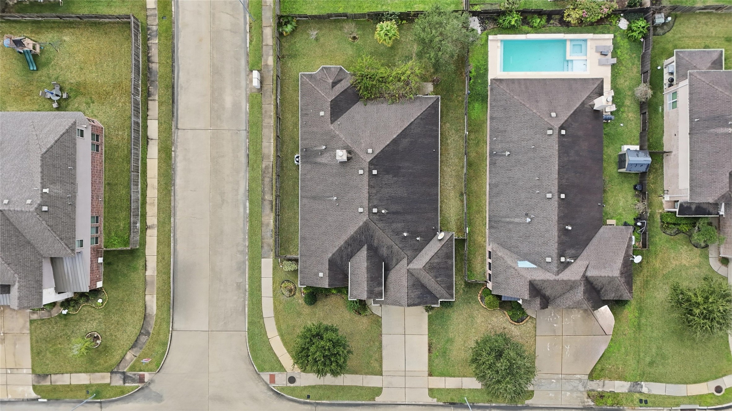18115 Oliveria Way Houston, TX 77044 - Photo 29 of 32 an aerial view of waterside residential houses