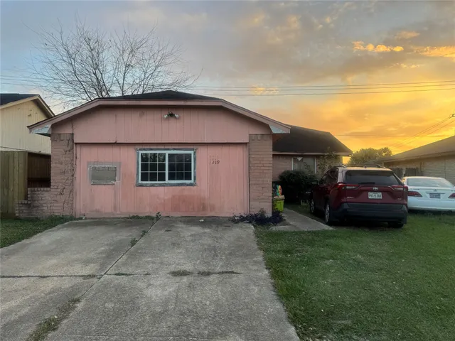 $150,000 | 3219 Windy Royal Drive, Houston, TX 77045