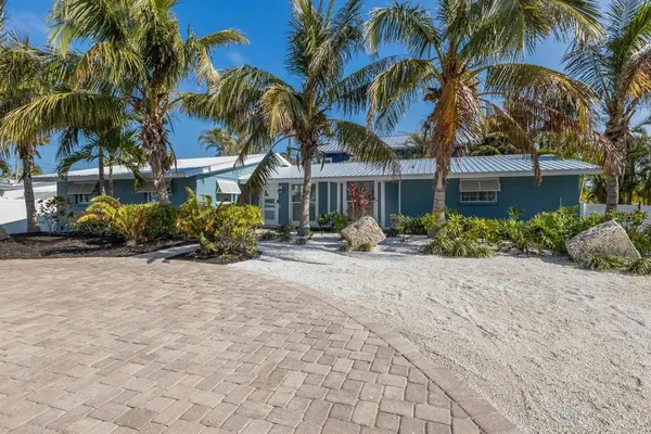 $1,450,000 | 6201 Holmes Boulevard, Holmes Beach, FL 34217