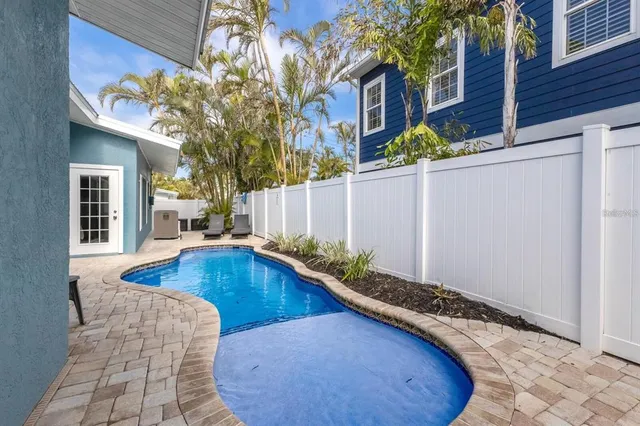 $1,540,000 | 6201 Holmes Boulevard, Holmes Beach, FL 34217