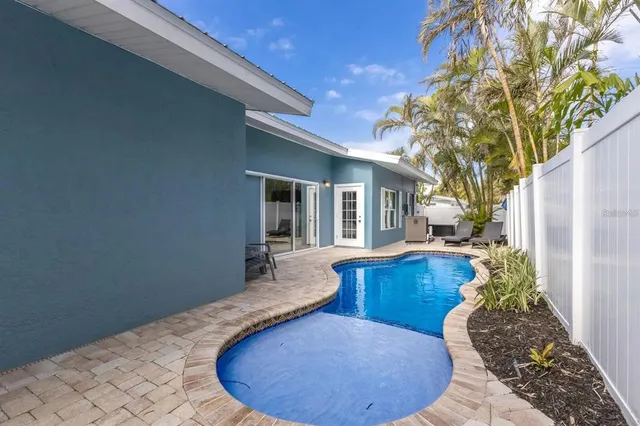 $1,540,000 | 6201 Holmes Boulevard, Holmes Beach, FL 34217