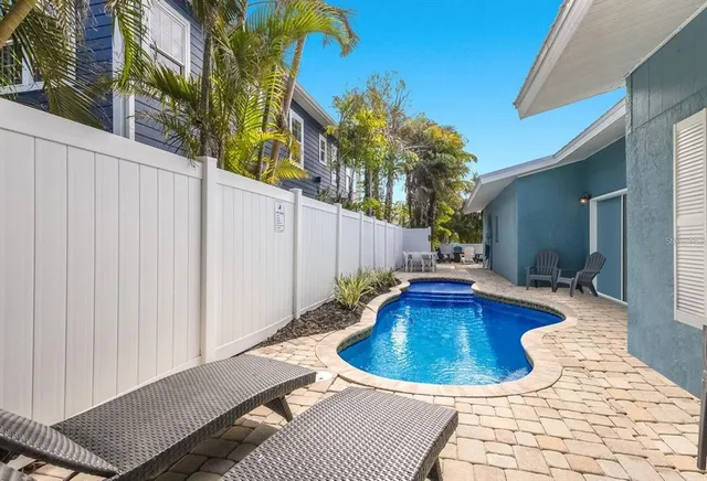 $1,540,000 | 6201 Holmes Boulevard, Holmes Beach, FL 34217