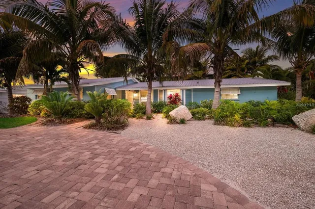 $1,540,000 | 6201 Holmes Boulevard, Holmes Beach, FL 34217