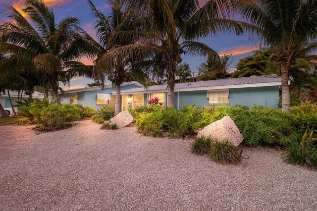 $1,540,000 | 6201 Holmes Boulevard, Holmes Beach, FL 34217