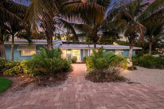 $1,540,000 | 6201 Holmes Boulevard, Holmes Beach, FL 34217
