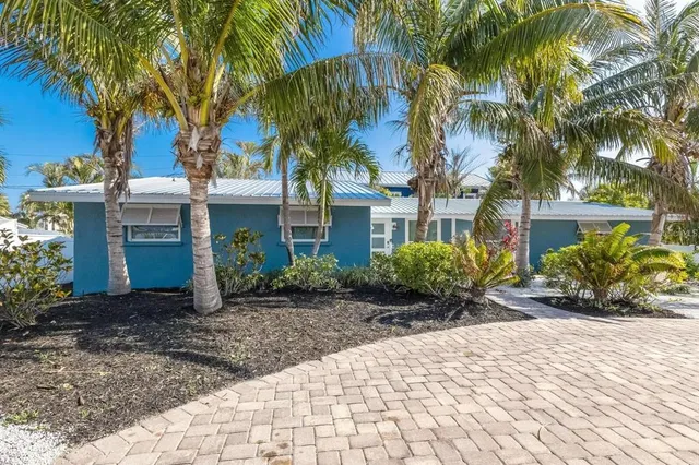 $1,540,000 | 6201 Holmes Boulevard, Holmes Beach, FL 34217