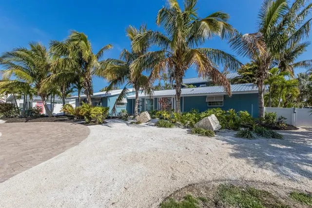$1,540,000 | 6201 Holmes Boulevard, Holmes Beach, FL 34217