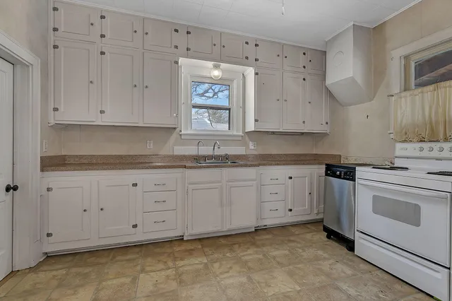 $179,900 | 204 Wilson Avenue Northeast, St. Cloud, MN 56304