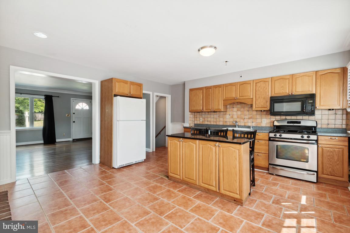 946 Radcliffe Road Towson, MD 21204 - Photo 11 of 33 Gallery Image 11