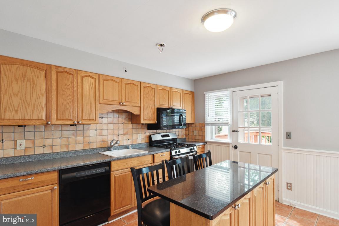 946 Radcliffe Road Towson, MD 21204 - Photo 13 of 33 Gallery Image 13