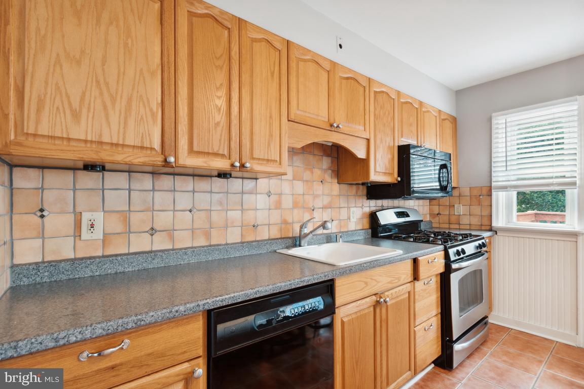 946 Radcliffe Road Towson, MD 21204 - Photo 15 of 33 Gallery Image 15