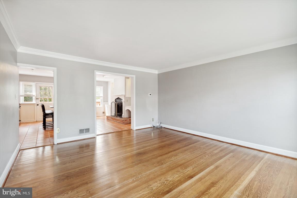 946 Radcliffe Road Towson, MD 21204 - Photo 6 of 33 Gallery Image 6