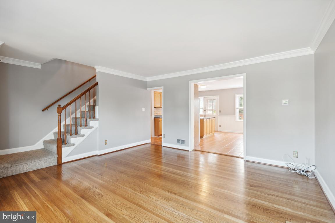 946 Radcliffe Road Towson, MD 21204 - Photo 7 of 33 Gallery Image 7