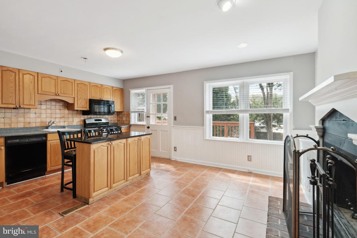 946 Radcliffe Road Towson, MD 21204 - Photo 10 of 33 Gallery Image 10