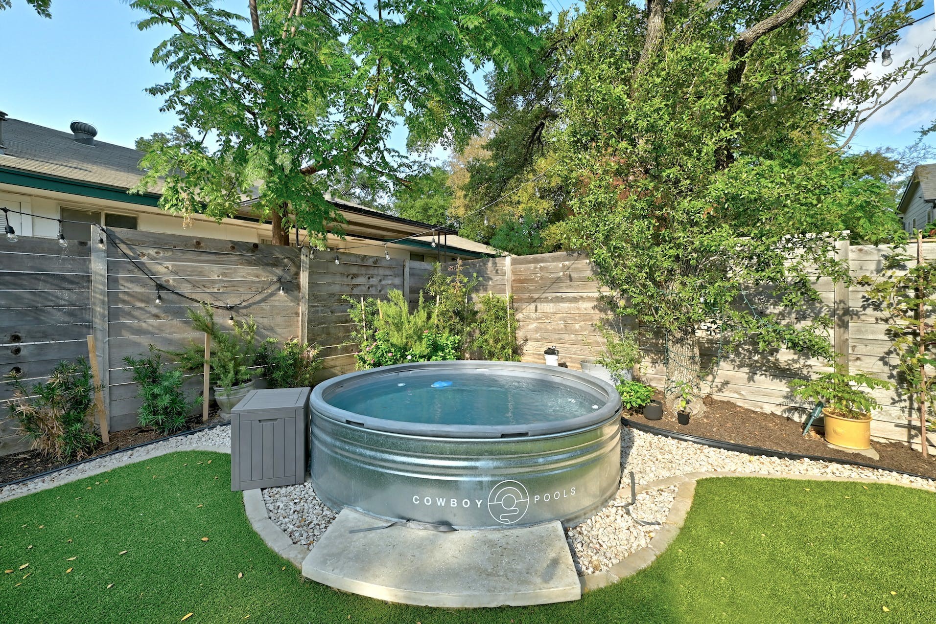 6800 Menchaca Road, Unit 24 Austin, TX 78745 - Photo 19 of 22 a view of a porch with a fountain and a fountain