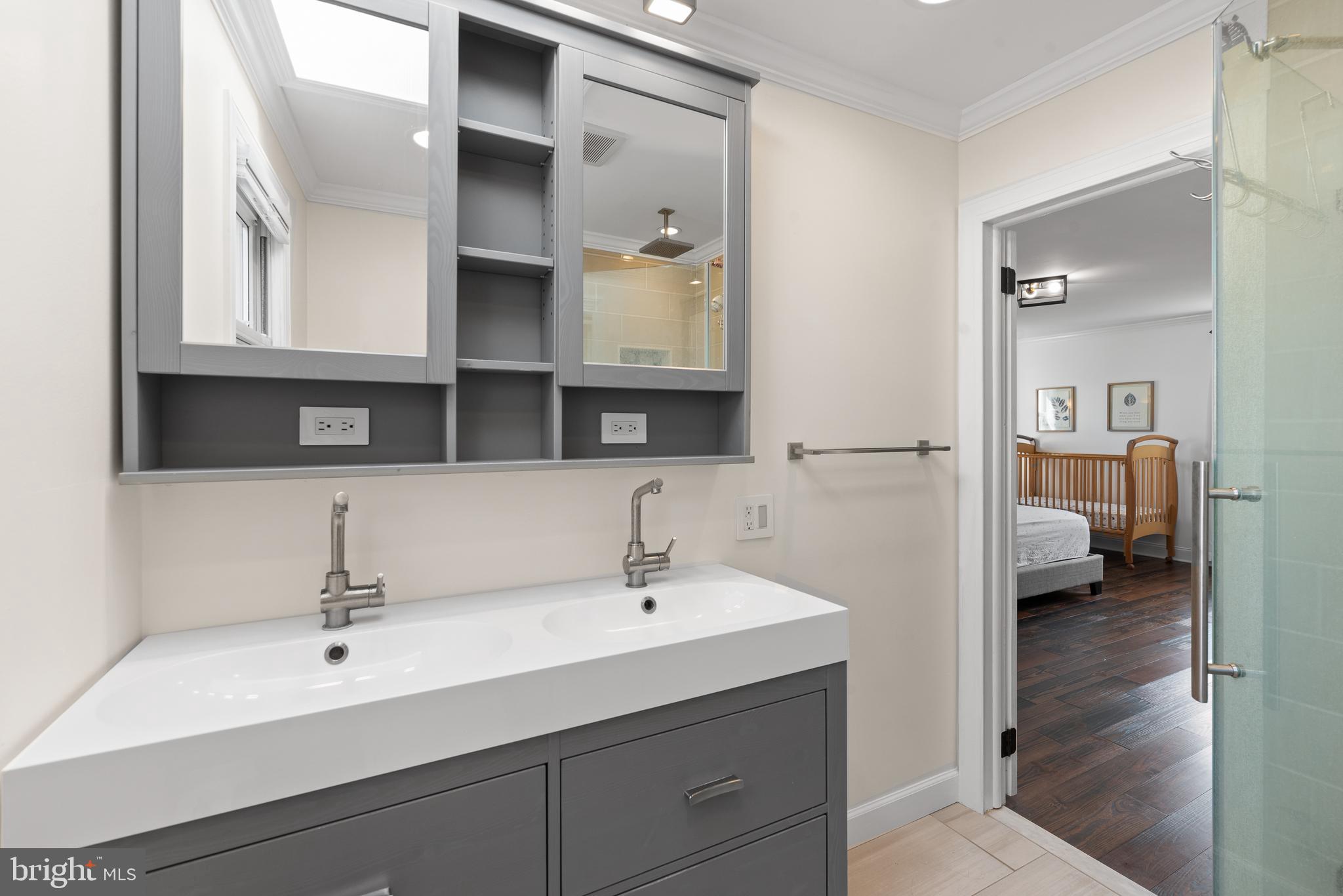 2022 Spring Mill Road Lafayette Hill, PA 19444 - Photo 19 of 31 Double Vanity