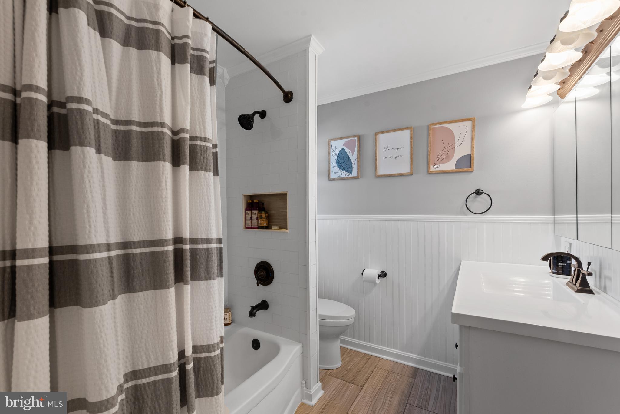 2022 Spring Mill Road Lafayette Hill, PA 19444 - Photo 28 of 31 Hallway Bathroom