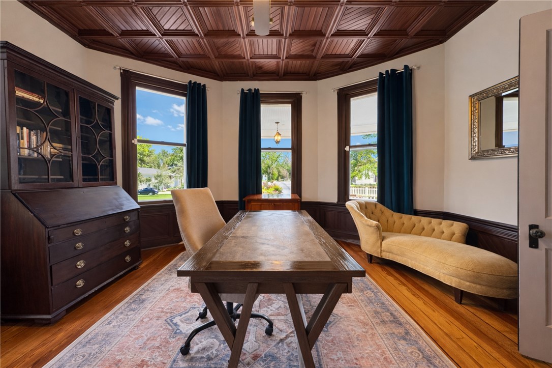 219 East Franklin Street Anderson, SC 29624 - Photo 12 of 44 Library / Office