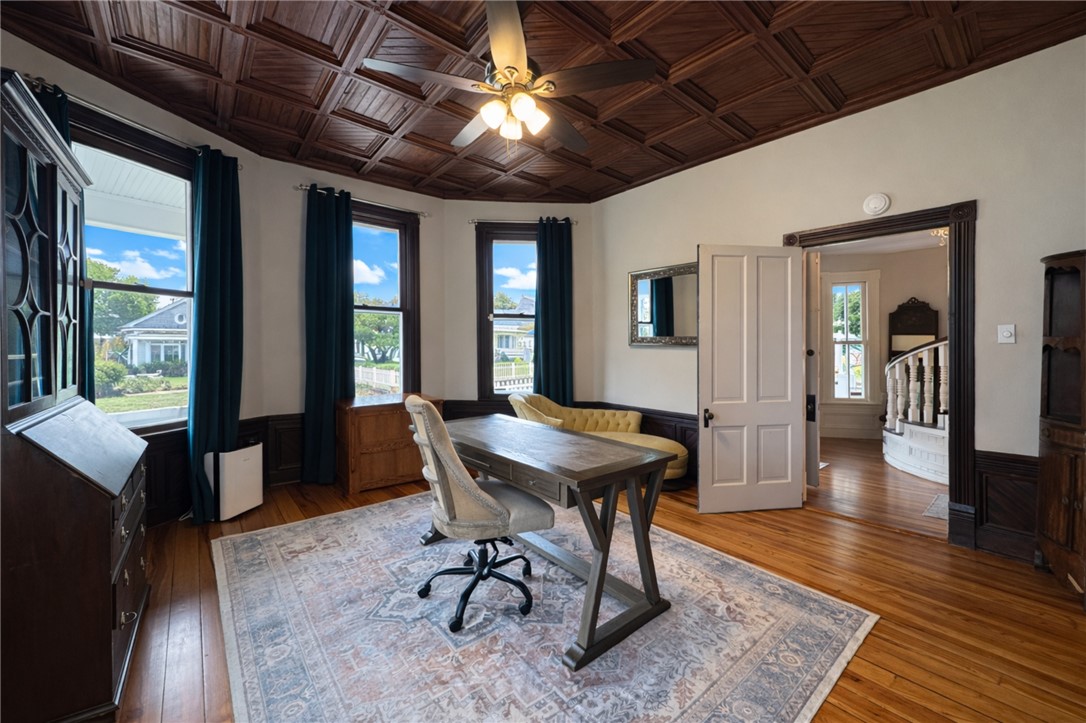 219 East Franklin Street Anderson, SC 29624 - Photo 13 of 44 Library / Office