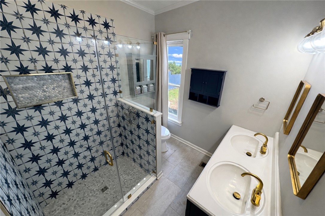 219 East Franklin Street Anderson, SC 29624 - Photo 26 of 44 Primary Bath