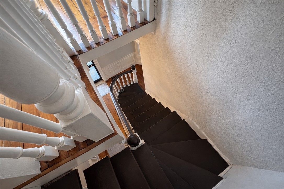 219 East Franklin Street Anderson, SC 29624 - Photo 27 of 44 Staircase
