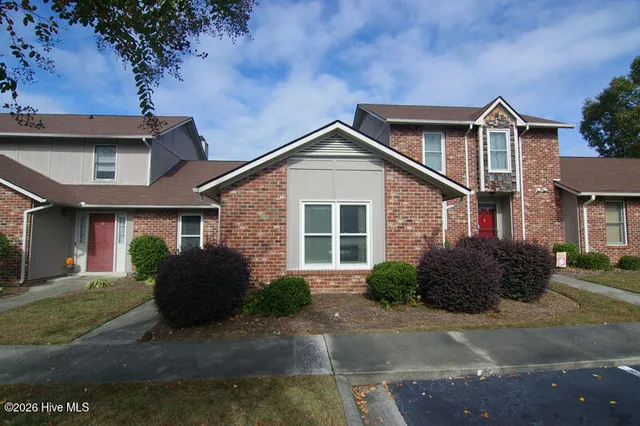 $1,300 | 1870 Quail Ridge Road, Unit P, Greenville, NC 27858