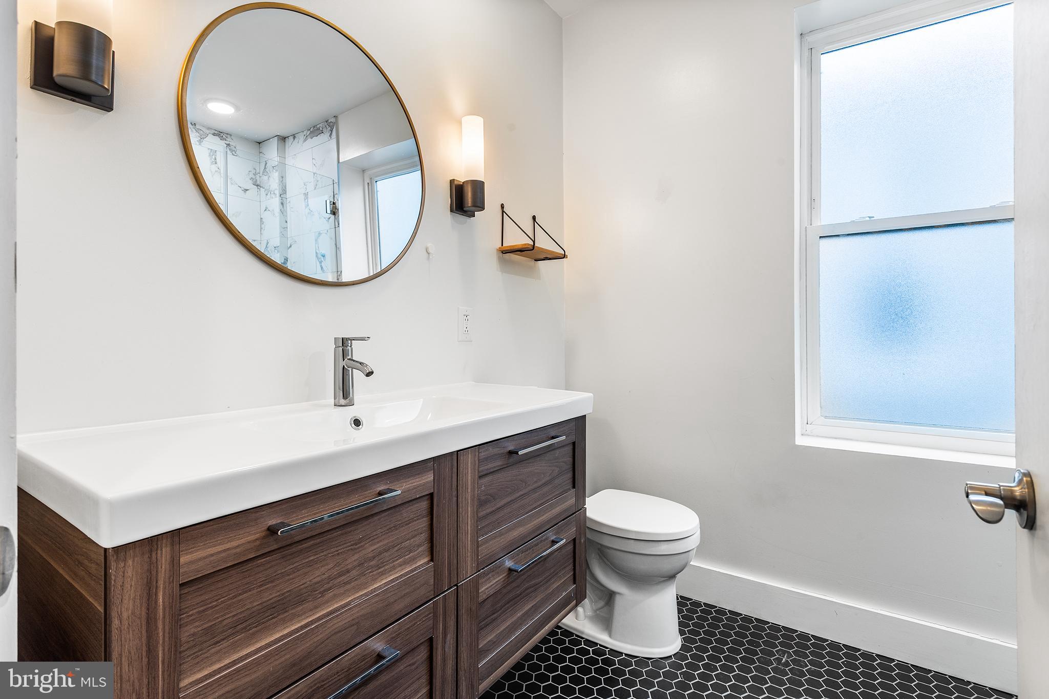 2340 West Thompson Street Philadelphia, PA 19121 - Photo 24 of 36 Primary bathroom