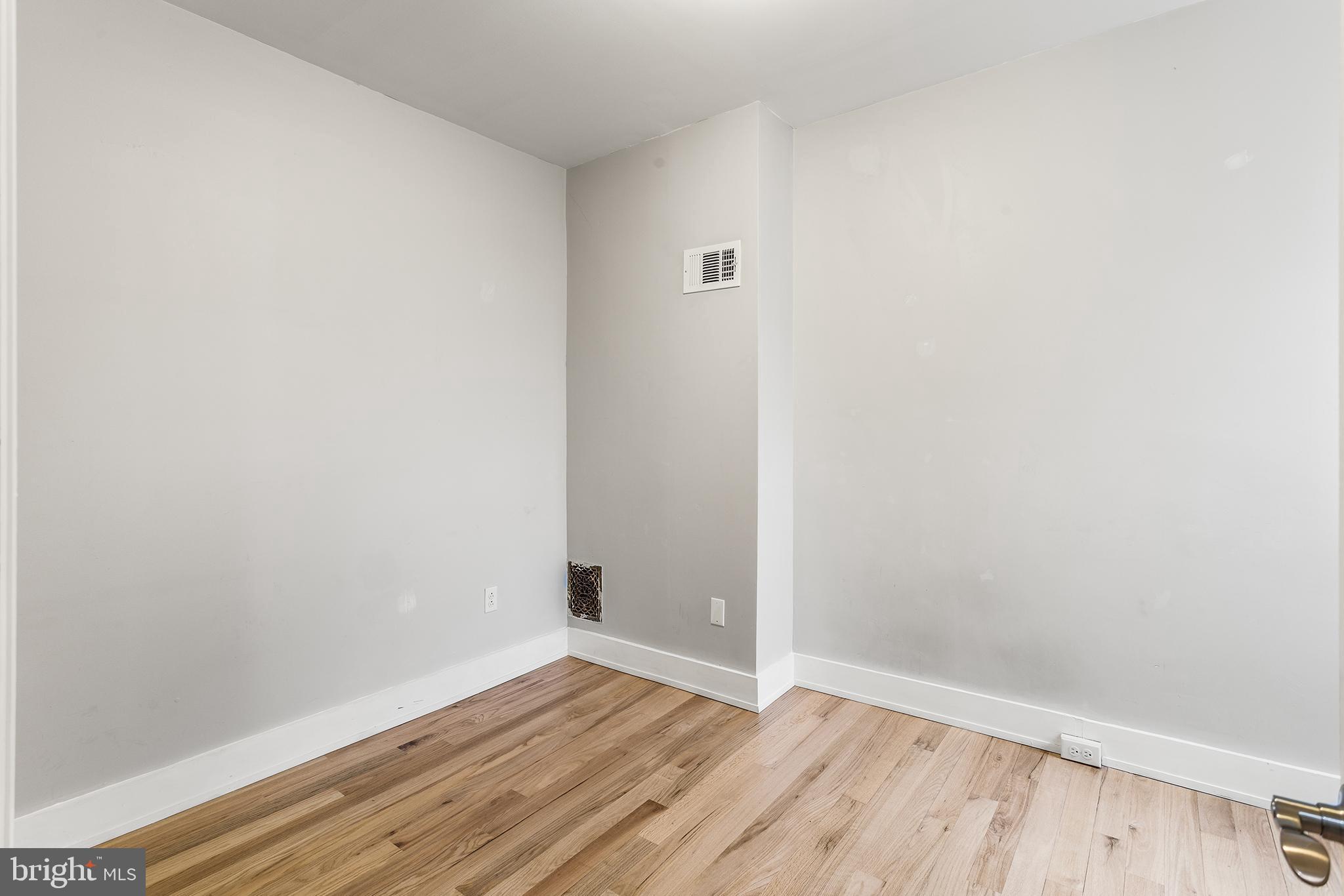2340 West Thompson Street Philadelphia, PA 19121 - Photo 28 of 36 Middle bedroom