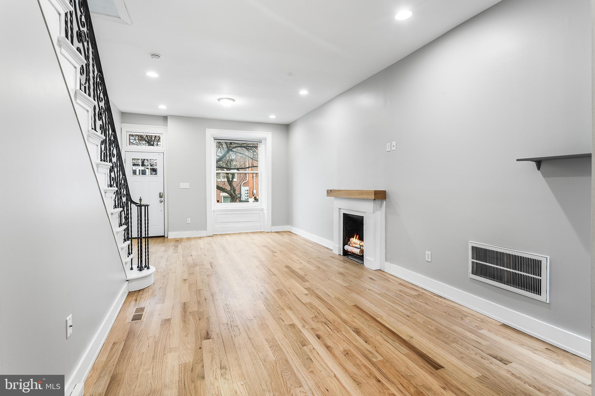 2340 West Thompson Street Philadelphia, PA 19121 - Photo 4 of 36 Large living room