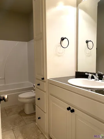 $2,100 | 11016 Hillpark Avenue, Baton Rouge, LA 70810