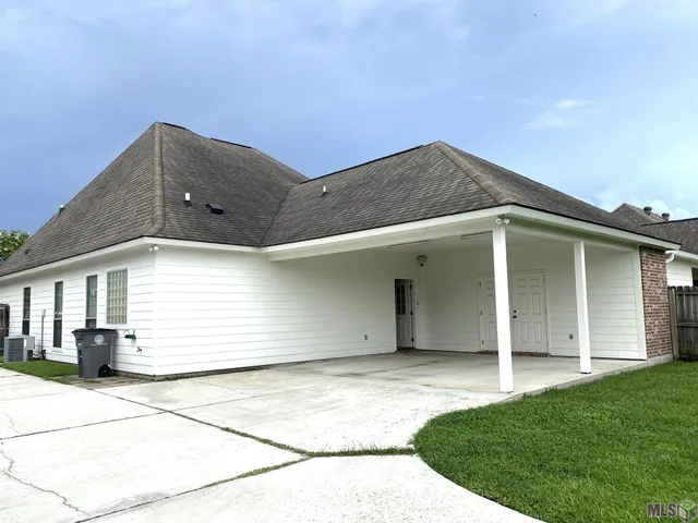 $2,100 | 11016 Hillpark Avenue, Baton Rouge, LA 70810