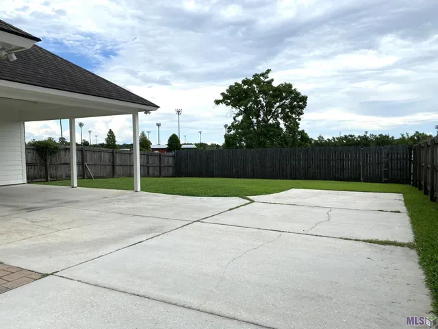 $2,100 | 11016 Hillpark Avenue, Baton Rouge, LA 70810