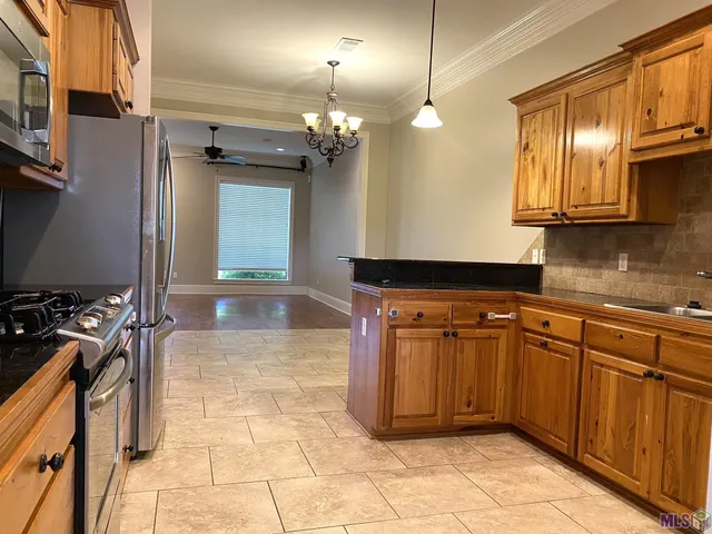 $2,100 | 11016 Hillpark Avenue, Baton Rouge, LA 70810