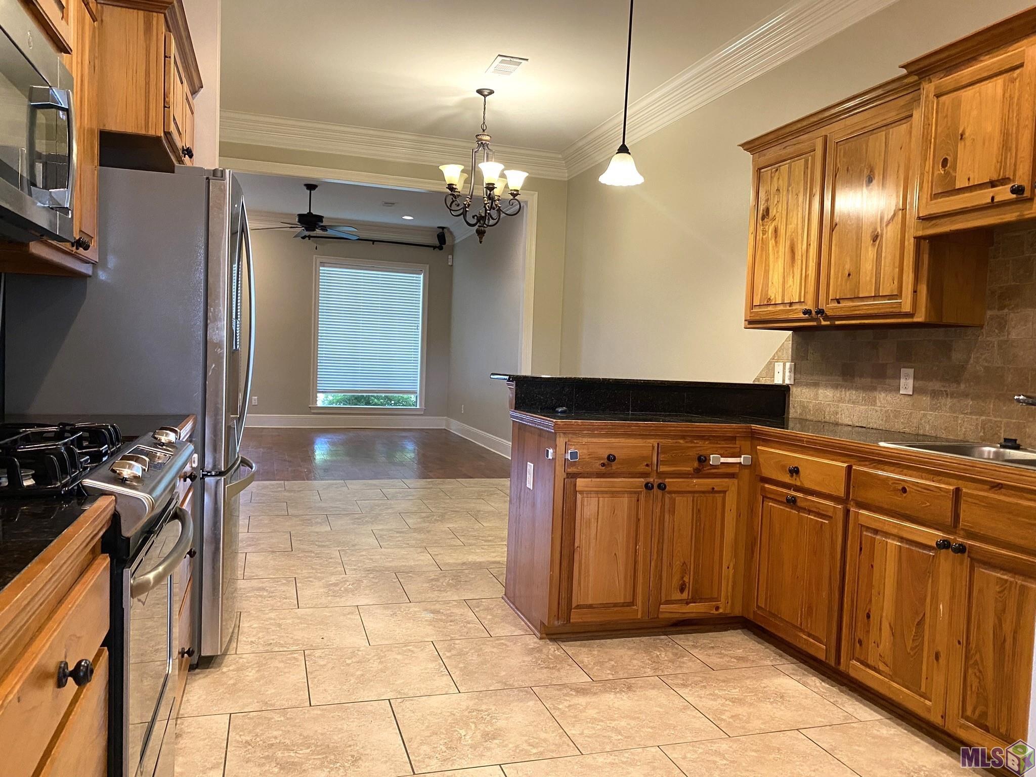 11016 Hillpark Avenue Baton Rouge, LA 70810 - Photo 3 of 17