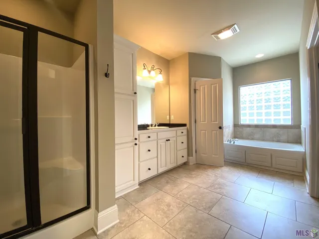 $2,100 | 11016 Hillpark Avenue, Baton Rouge, LA 70810