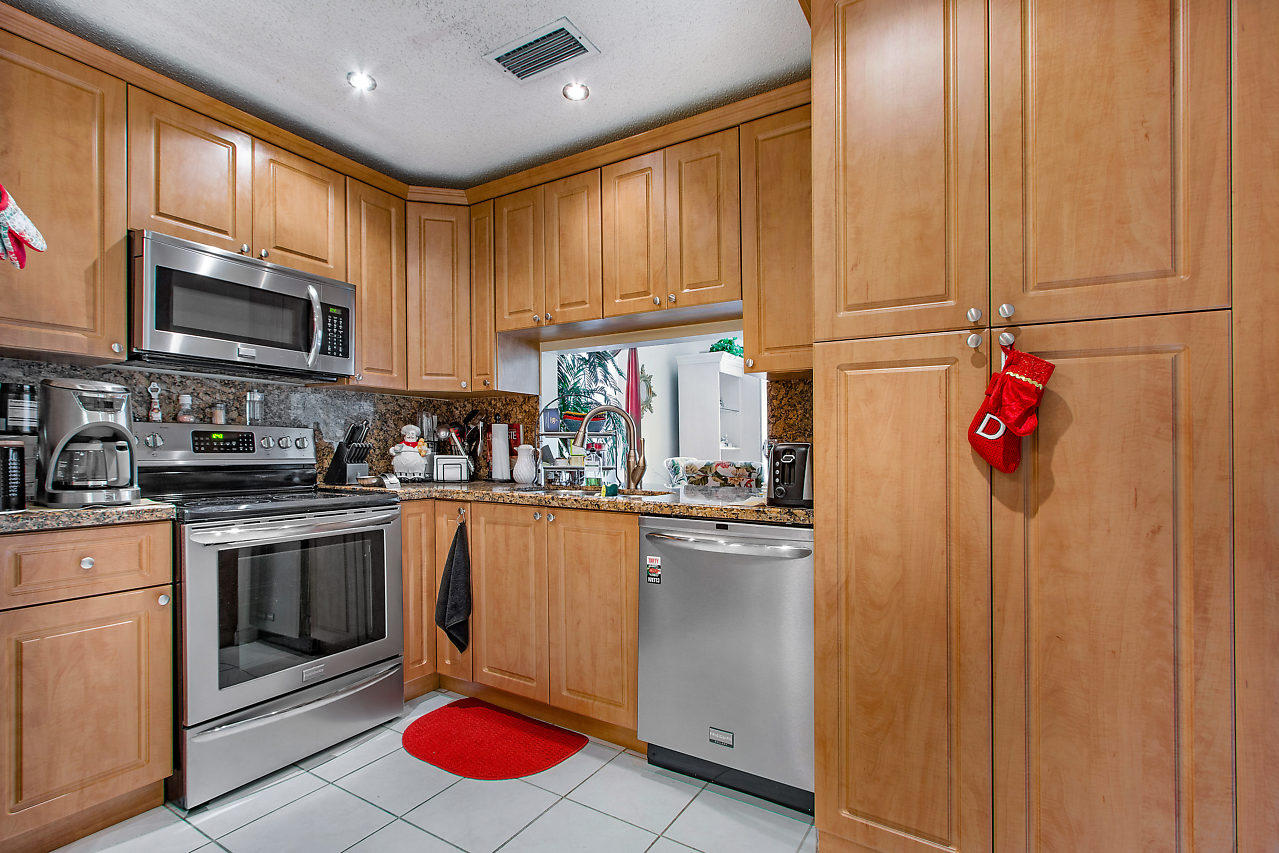 23286 Southwest 54th Way, Unit F Boca Raton, FL 33433 - Photo 15 of 30 Kitchen
