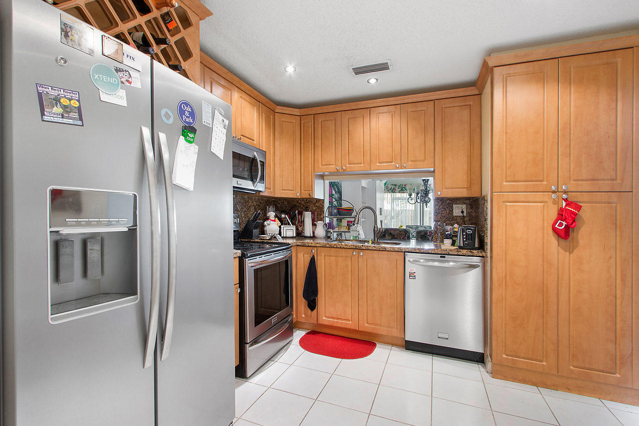 23286 Southwest 54th Way, Unit F Boca Raton, FL 33433 - Photo 17 of 30 Kitchen