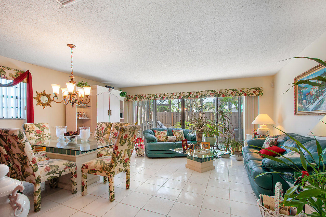23286 Southwest 54th Way, Unit F Boca Raton, FL 33433 - Photo 5 of 30 Living Area