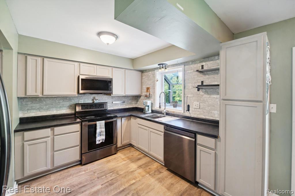 2015 Welch Road Walled Lake, MI 48390 - Photo 5 of 22 Gallery Image 5