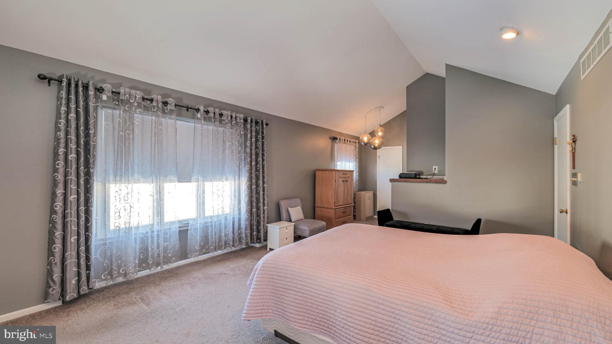 68 Wayside Road Berlin, NJ 08009 - Photo 22 of 31 Serene bedroom with elegant natural light.