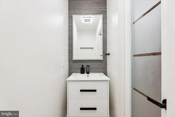 $4,000 | 746 Morton Street Northwest, Unit 1, Washington, DC 20010