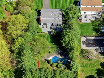 $950,000 | 8 Given Lane, East Northport, NY 11731
