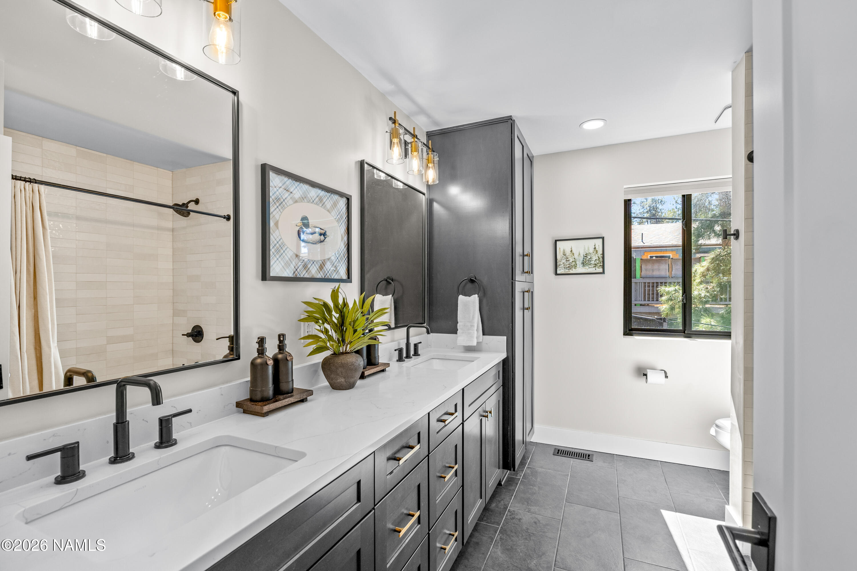 738 Comanche Street Flagstaff, AZ 86005 - Photo 15 of 30 Bathroom 1